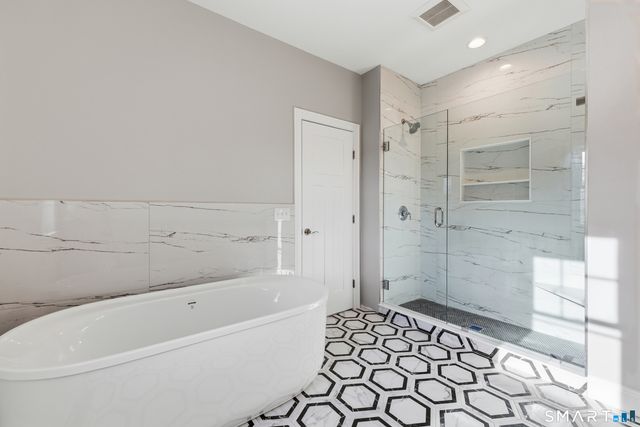 42 Holcomb Street, Simsbury, CT 06070