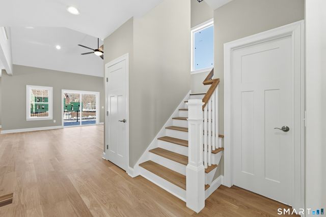 42 Holcomb Street, Simsbury, CT 06070