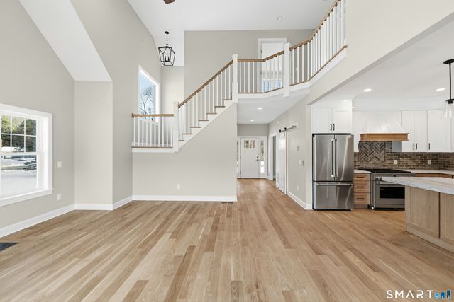 42 Holcomb Street, Simsbury, CT 06070