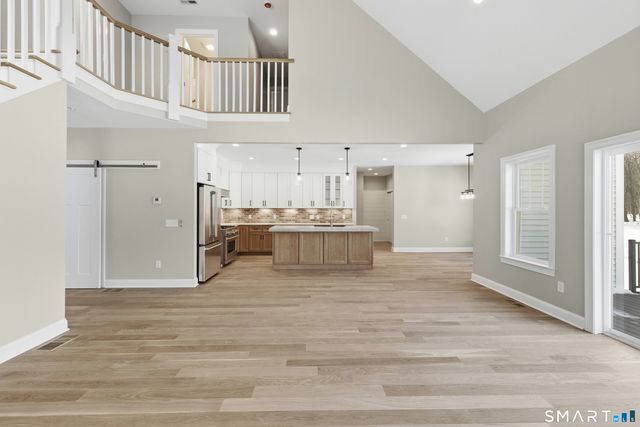 42 Holcomb Street, Simsbury, CT 06070