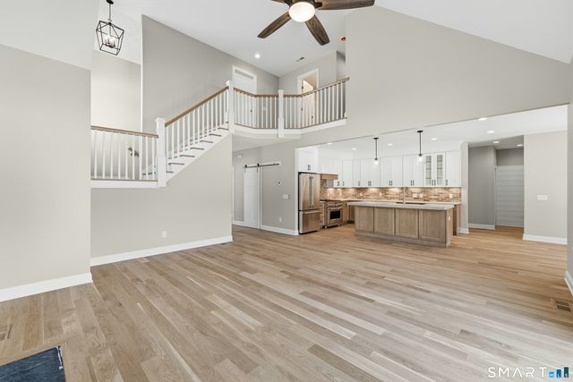 42 Holcomb Street, Simsbury, CT 06070