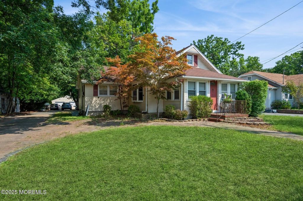 39 Clayton Avenue, Toms River, NJ 08755