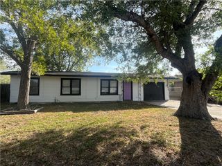 10833 Mayfield Dr, Corpus Christi, TX 78410