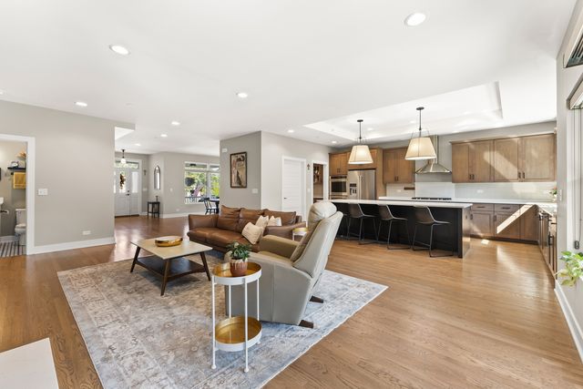 333 W Potomac Avenue, Lombard, IL 60148