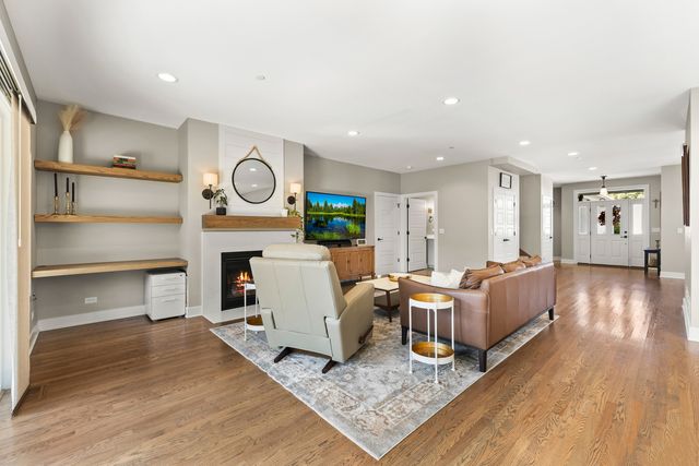 333 W Potomac Avenue, Lombard, IL 60148