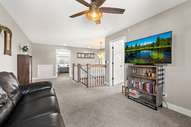 333 W Potomac Avenue, Lombard, IL 60148