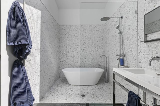 24 Quogue Riverhead Road, Quogue, NY 11959