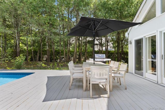 24 Quogue Riverhead Road, Quogue, NY 11959