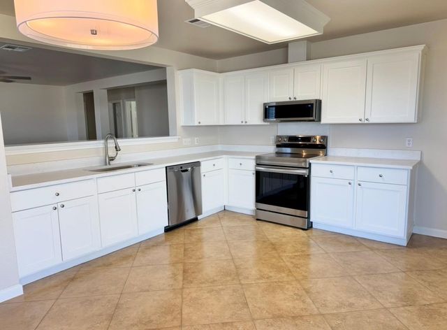 110 Comal CV, Elgin, TX 78621