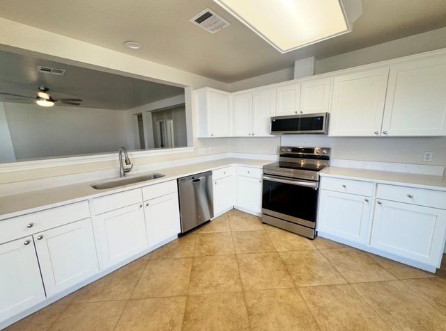 110 Comal CV, Elgin, TX 78621