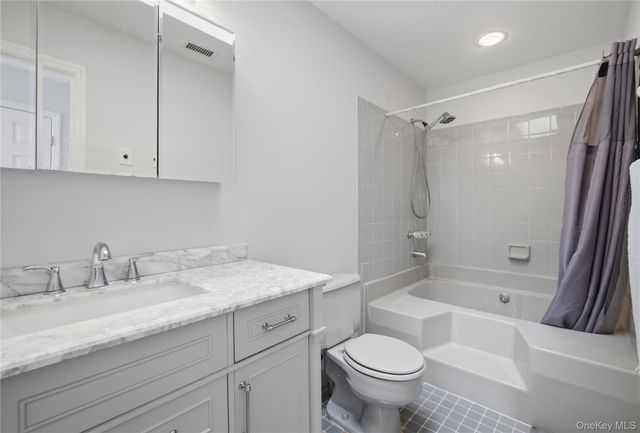 69 Thomas Lane, East Setauket, NY 11733