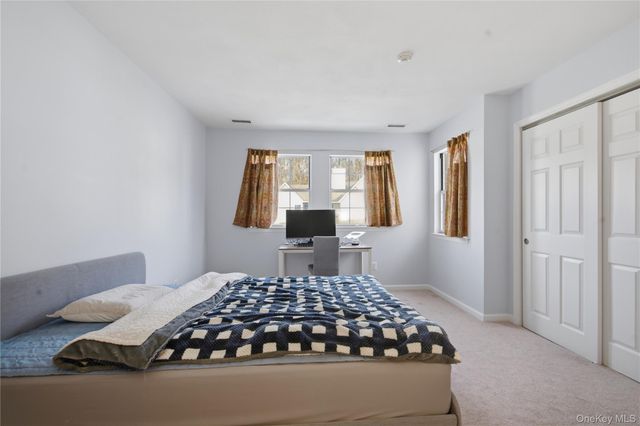 69 Thomas Lane, East Setauket, NY 11733