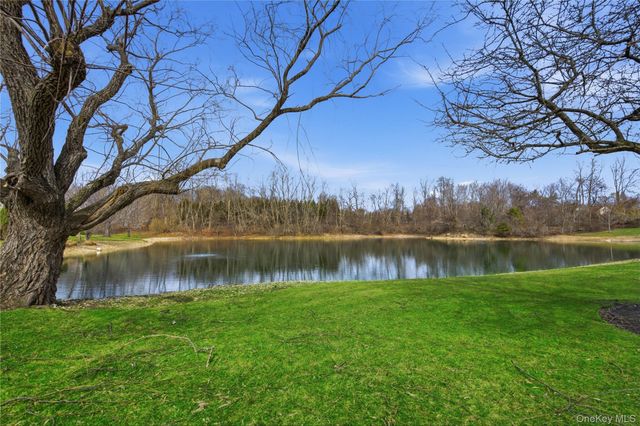 69 Thomas Lane, East Setauket, NY 11733