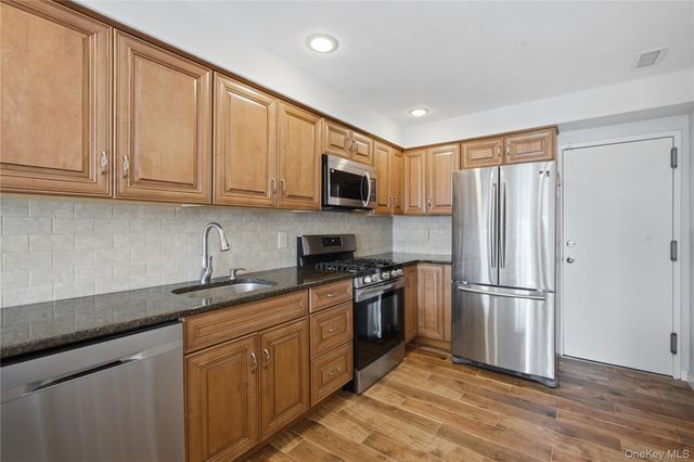 69 Thomas Lane, East Setauket, NY 11733