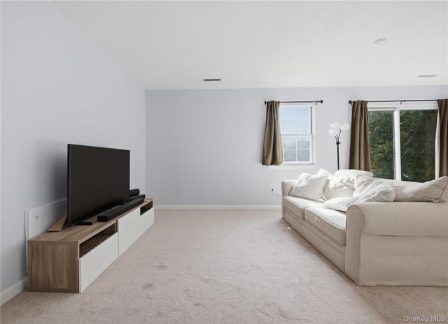 69 Thomas Lane, East Setauket, NY 11733