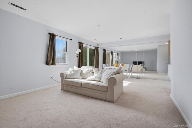 69 Thomas Lane, East Setauket, NY 11733