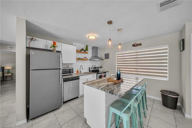 1032 NE Pine Island LN, Cape Coral, FL 33909