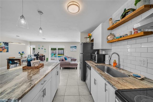 1032 NE Pine Island LN, Cape Coral, FL 33909
