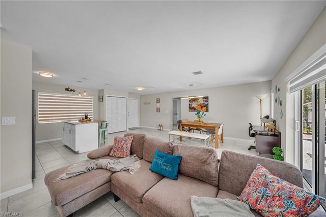 1032 NE Pine Island LN, Cape Coral, FL 33909