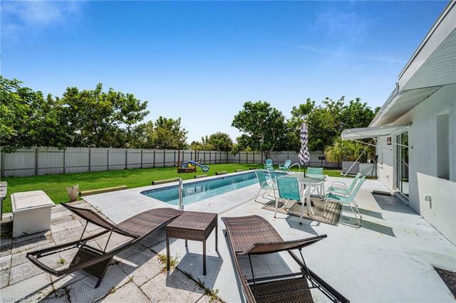 1032 NE Pine Island LN, Cape Coral, FL 33909