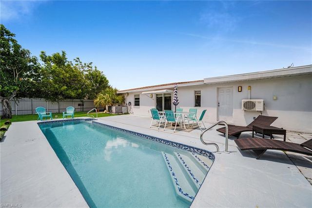 1032 NE Pine Island LN, Cape Coral, FL 33909