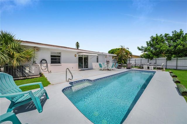 1032 NE Pine Island LN, Cape Coral, FL 33909