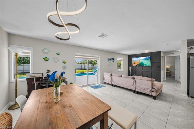 1032 NE Pine Island LN, Cape Coral, FL 33909