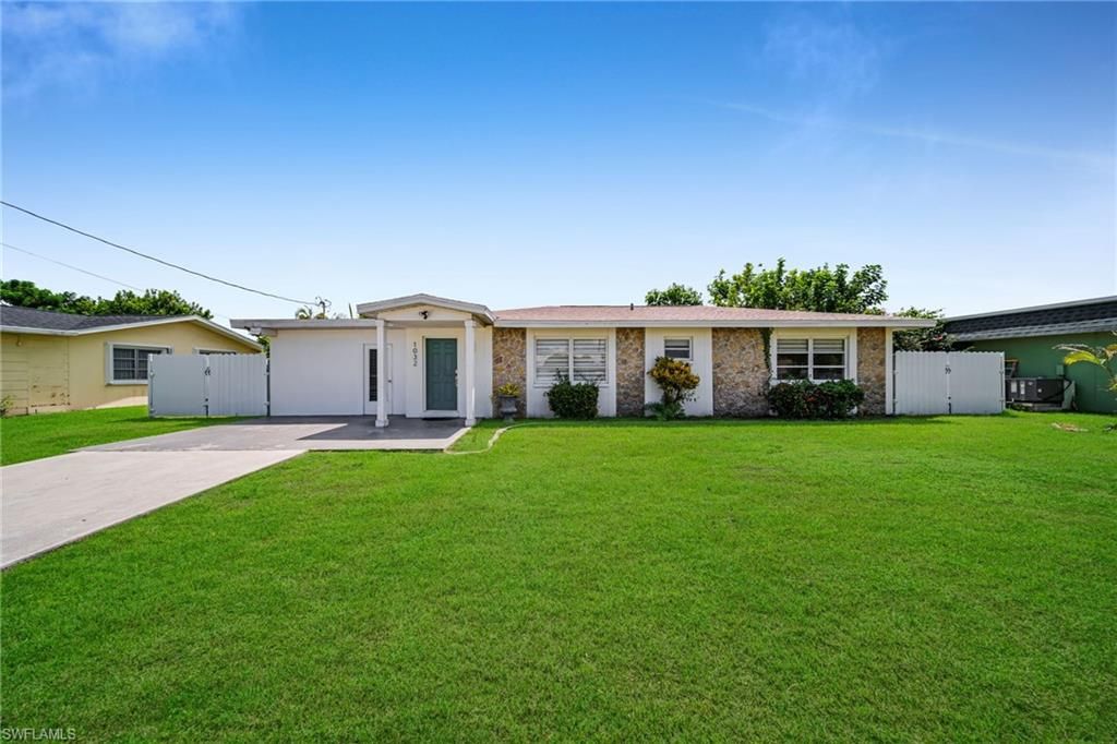 1032 NE Pine Island LN, Cape Coral, FL 33909