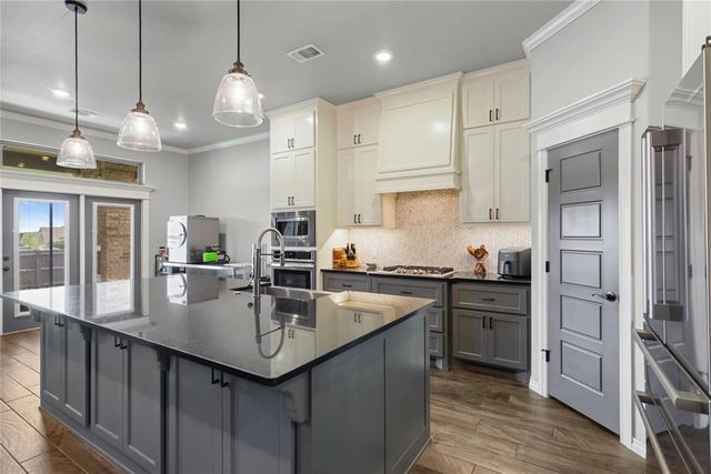 9205 NW 91st Street, Yukon, OK 73099