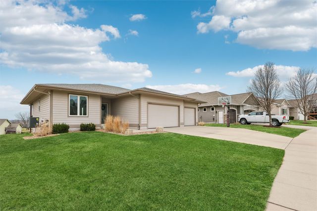 1315 Bailey Court, Adel, IA 50003