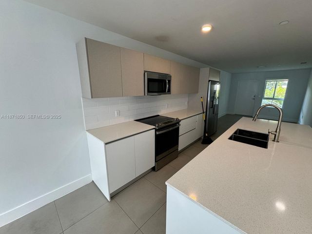 2555 NE 193rd Street 2106, Miami, FL 33180