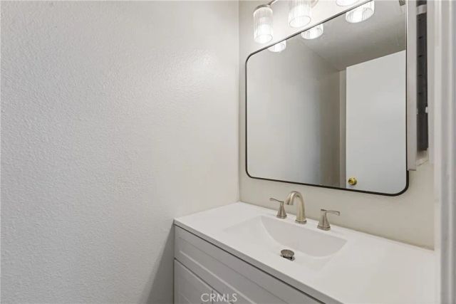 2352 Altisma 4, Carlsbad, CA 92009