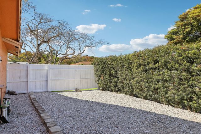 808 E Plantation Circle, Plantation, FL 33324