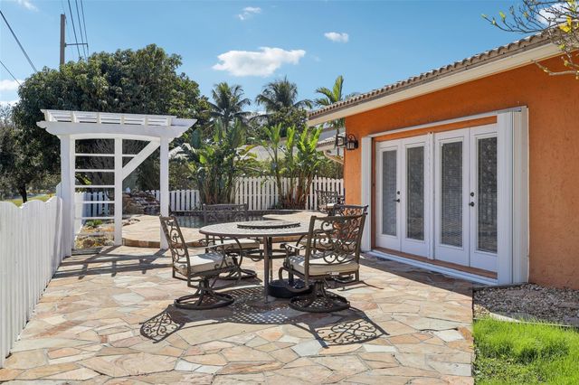 808 E Plantation Circle, Plantation, FL 33324