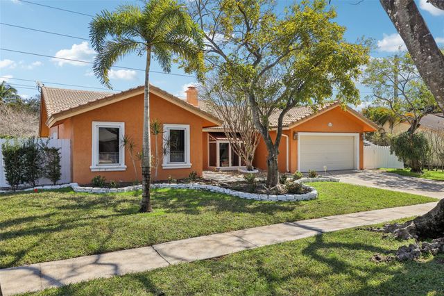 808 E Plantation Circle, Plantation, FL 33324