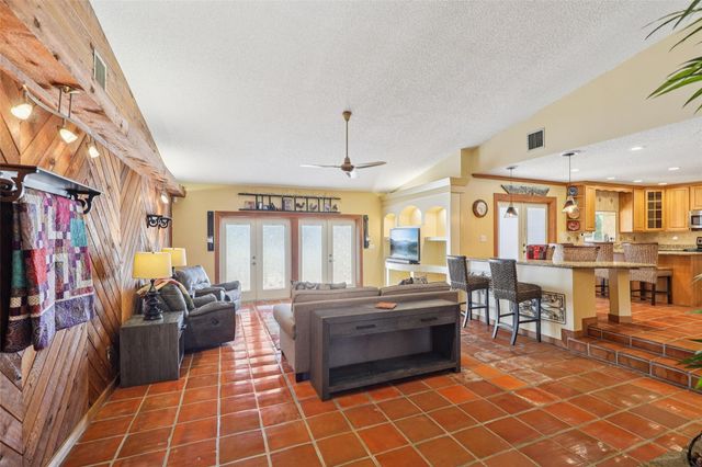 808 E Plantation Circle, Plantation, FL 33324