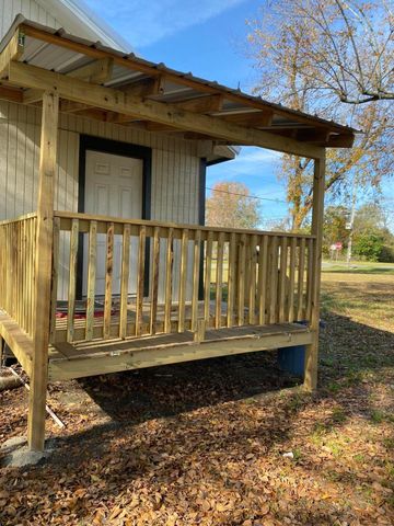 609 River St., Hattiesburg, MS 39401