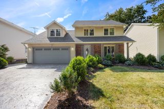 584 Beaconsfield Avenue, Naperville, IL 60565