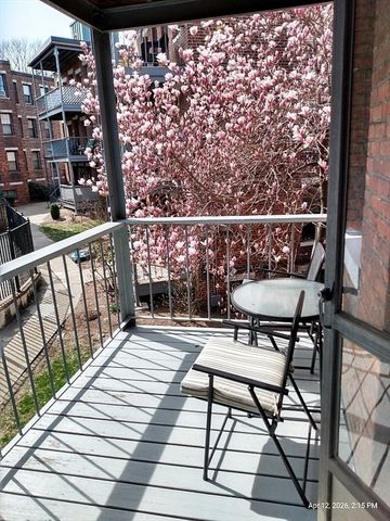 100 Lanark Rd 8, Boston, MA 02135