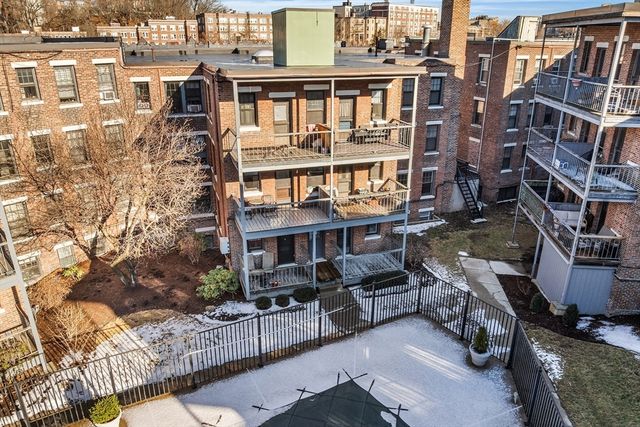 100 Lanark Rd 8, Boston, MA 02135