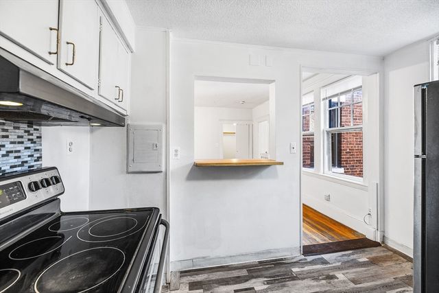 100 Lanark Rd 8, Boston, MA 02135