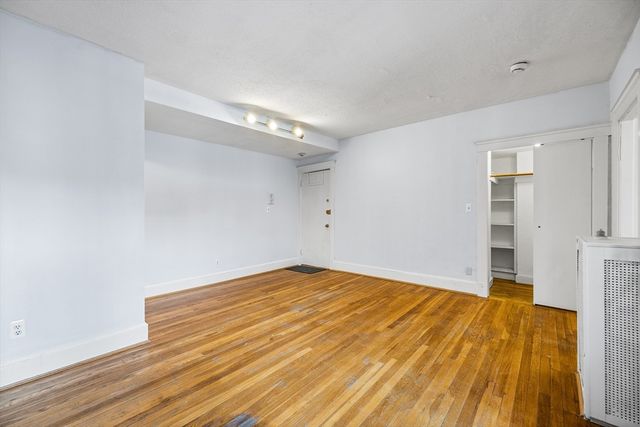 100 Lanark Rd 8, Boston, MA 02135