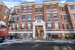 100 Lanark Rd 8, Boston, MA 02135