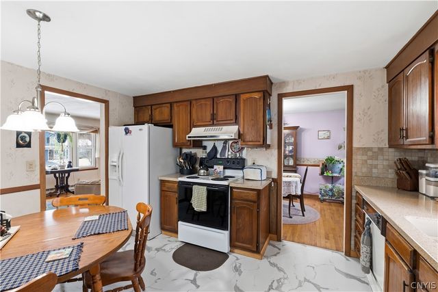 112 Merriwether Drive, Camillus, NY 13219