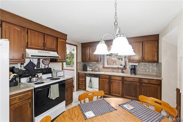 112 Merriwether Drive, Camillus, NY 13219