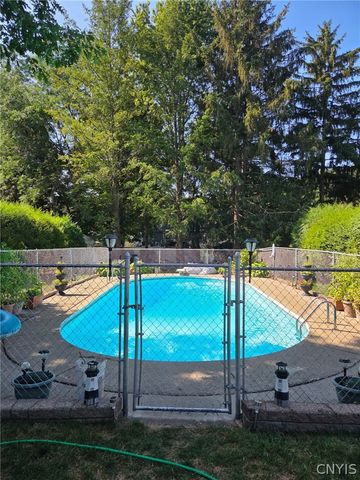 112 Merriwether Drive, Camillus, NY 13219