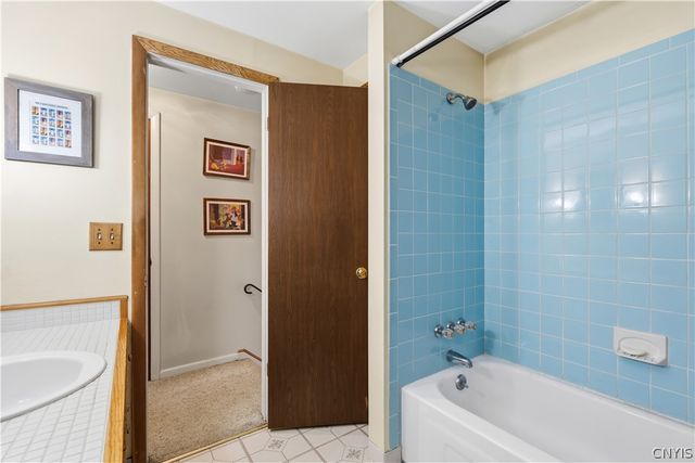 112 Merriwether Drive, Camillus, NY 13219