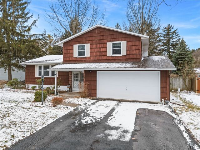 112 Merriwether Drive, Camillus, NY 13219