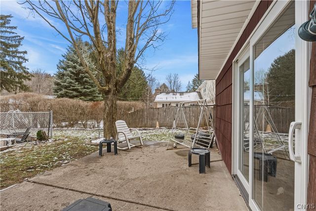 112 Merriwether Drive, Camillus, NY 13219