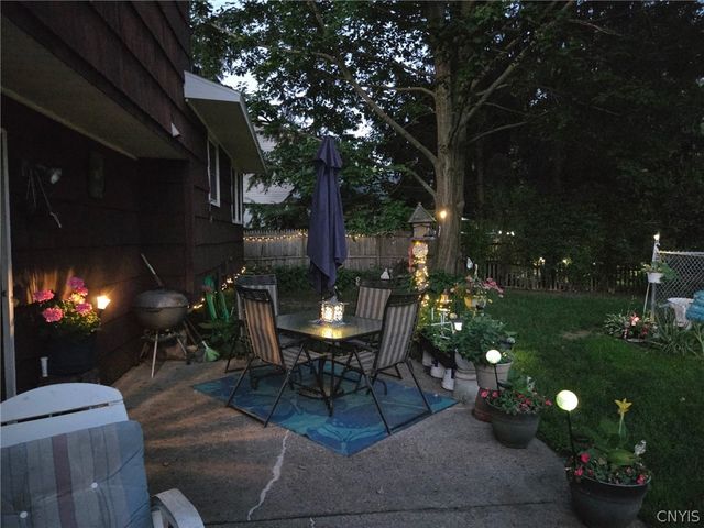 112 Merriwether Drive, Camillus, NY 13219